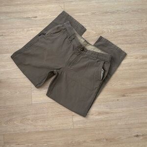 Columbia Olive Straight Leg Chino Pants Size 34